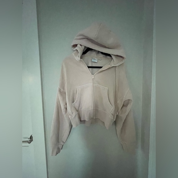 Aritzia (TNA) Cozy Fleece Hoodie in light pink. (cropped) (like new) no stains! - Picture 1 of 7